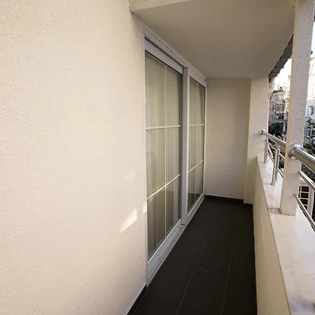 Merkuri Aparthotel